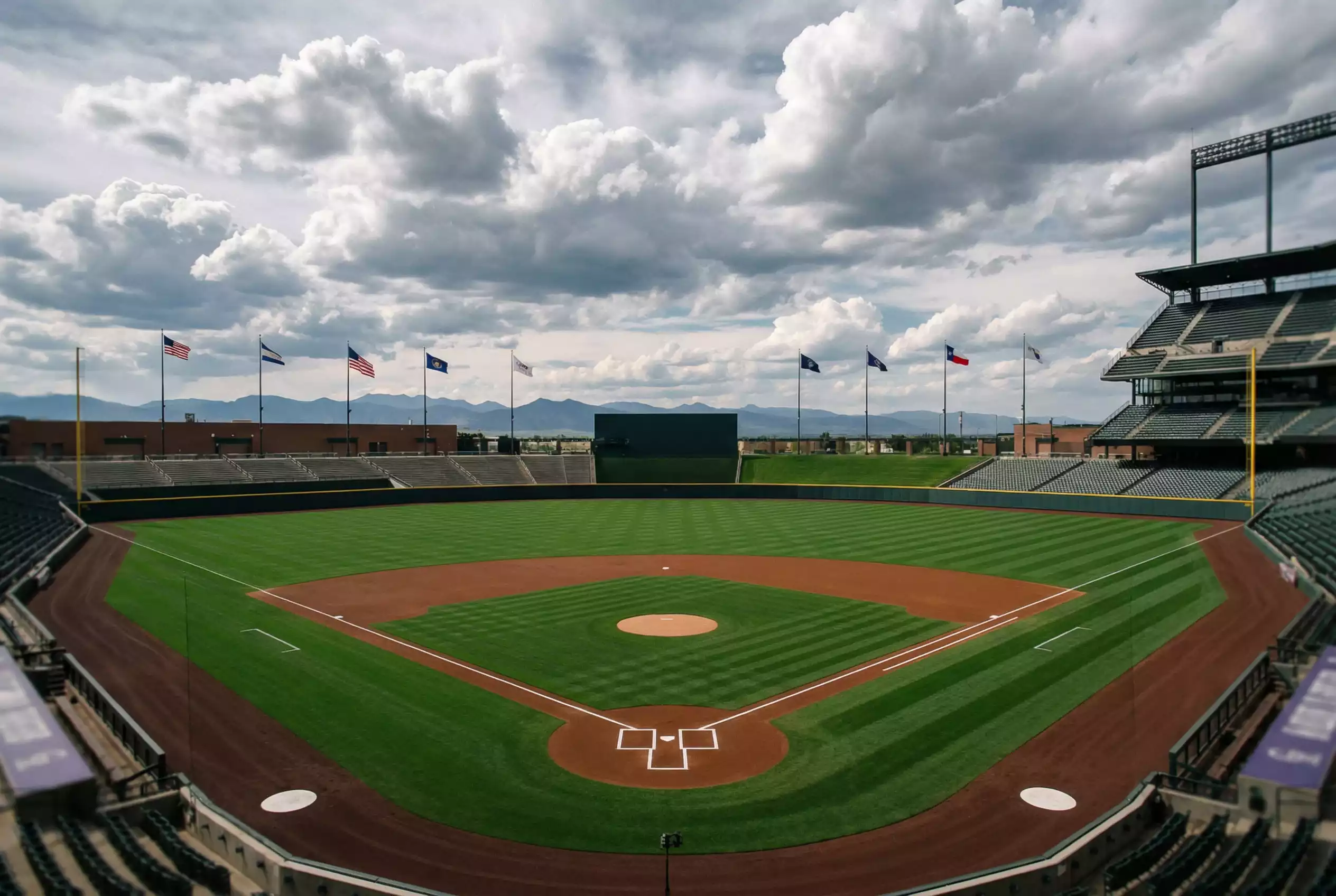 MLB-Ballpark bei unterschiedlichen Wetterbedingungen — Einfluss auf Baseball Wetten und Totals