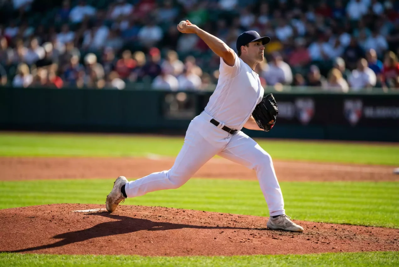 Starting Pitcher Analyse — Pitcher im Windup auf dem Mound bei Tageslicht